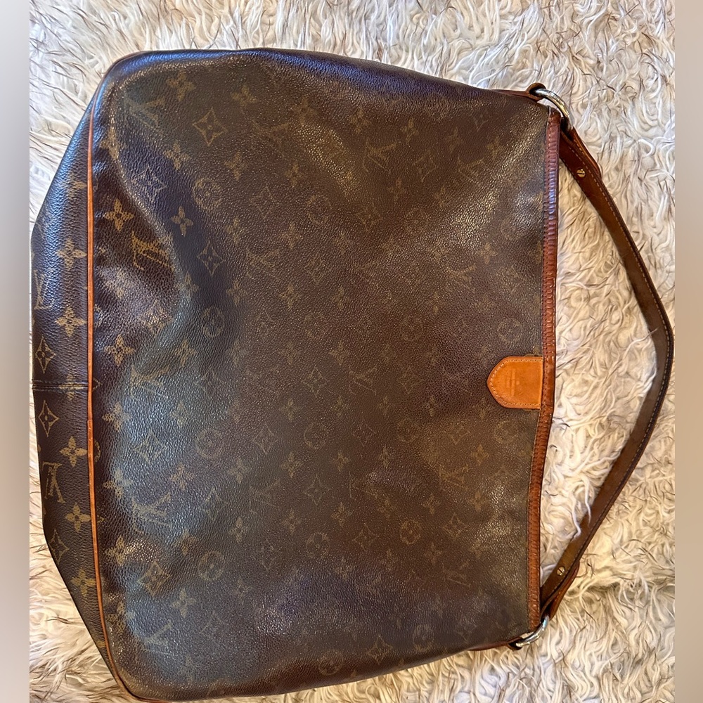 Louis Vuitton Paris Handbag/Totebag. Used condition. Needs to be cleaned inside
